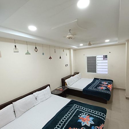 Fabhotel Shipra Ujjain Exteriör bild