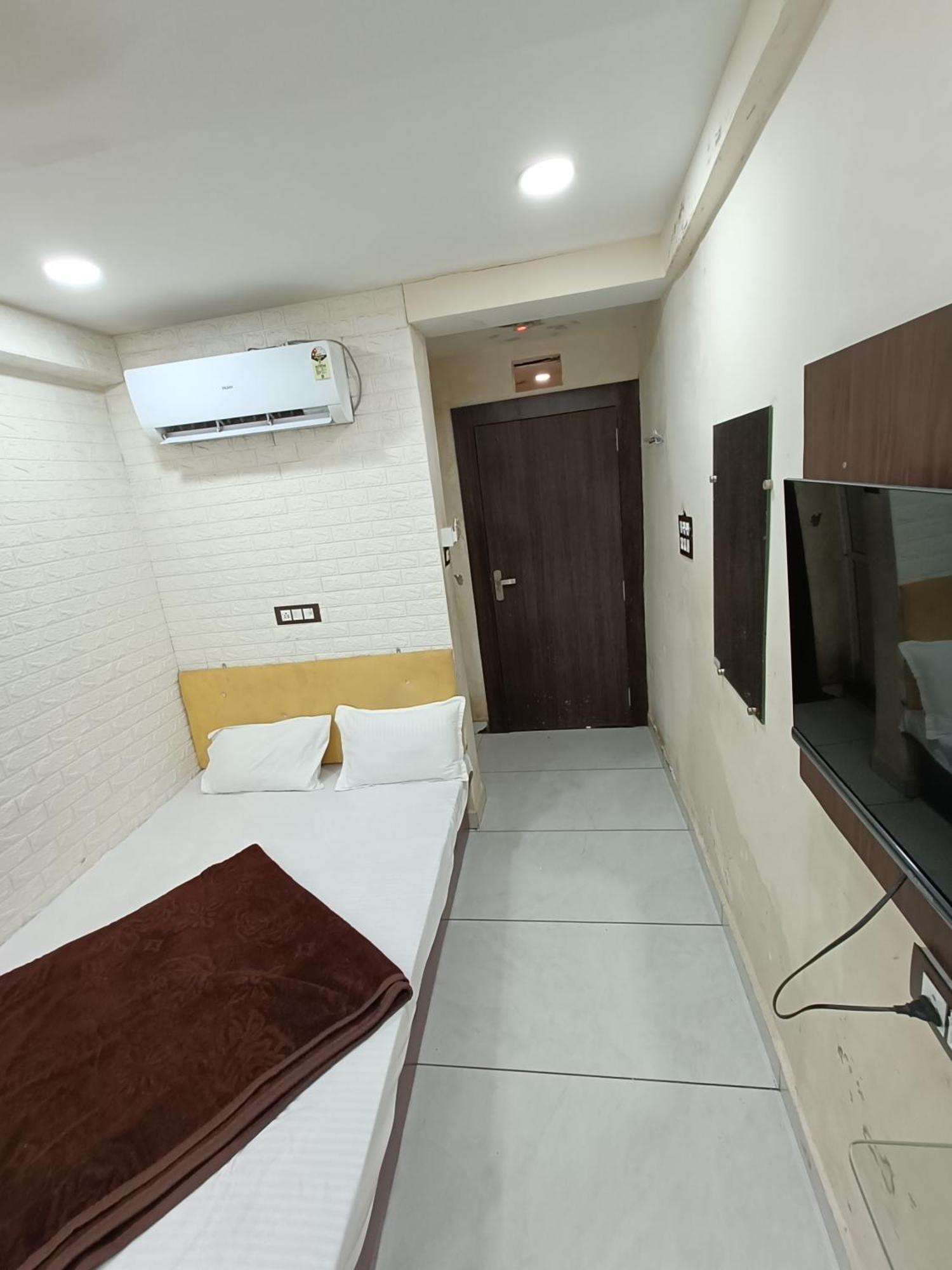 Fabhotel Shipra Ujjain Exteriör bild