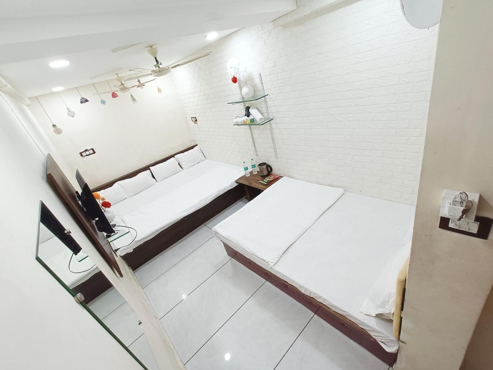 Fabhotel Shipra Ujjain Exteriör bild