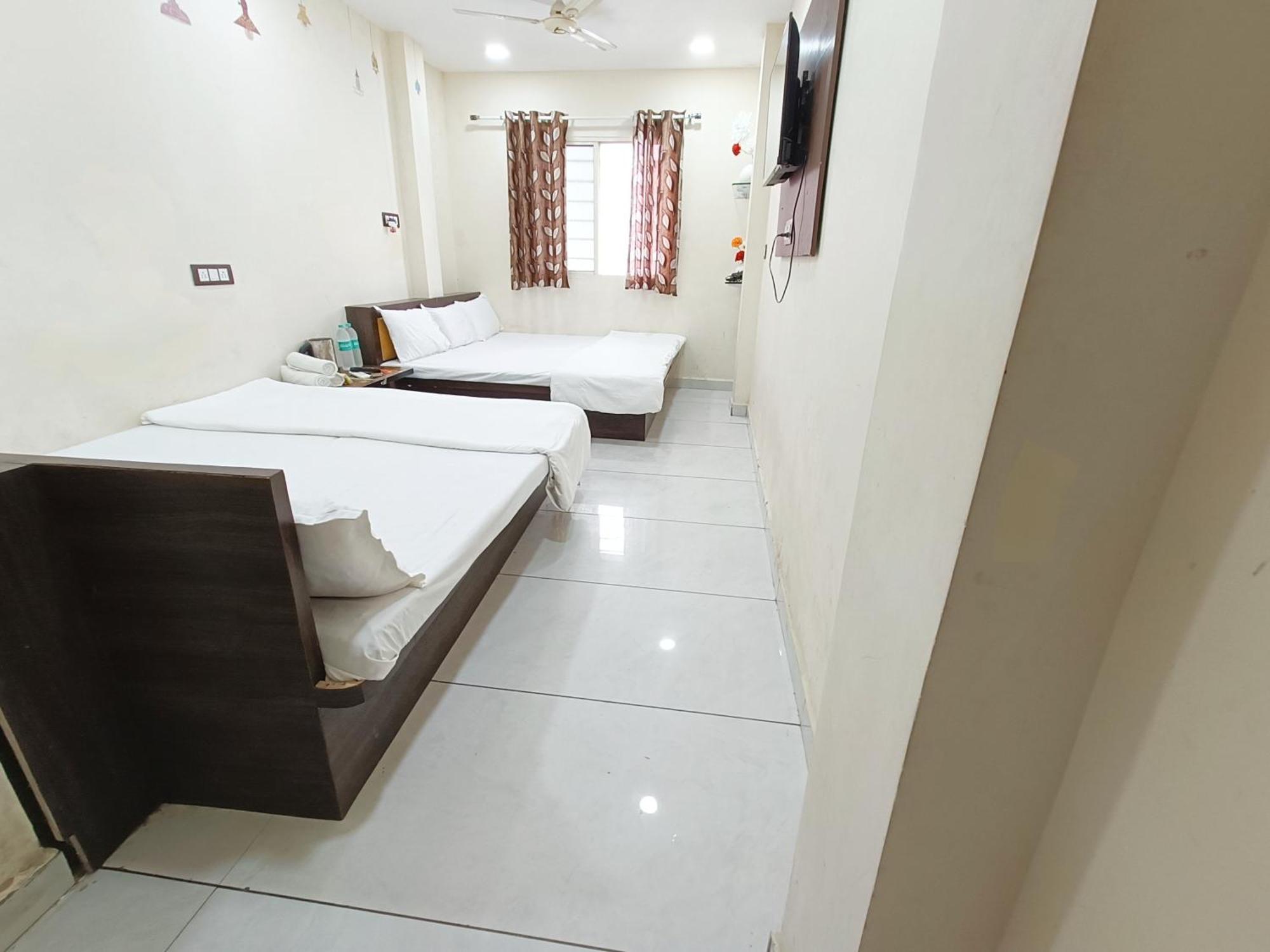 Fabhotel Shipra Ujjain Exteriör bild