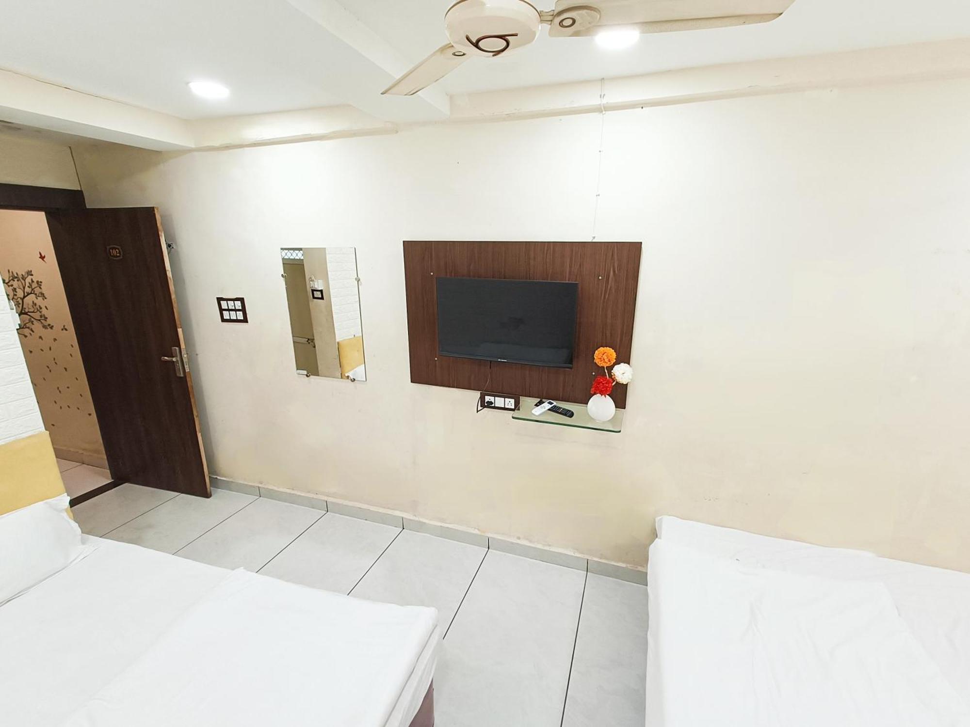 Fabhotel Shipra Ujjain Exteriör bild
