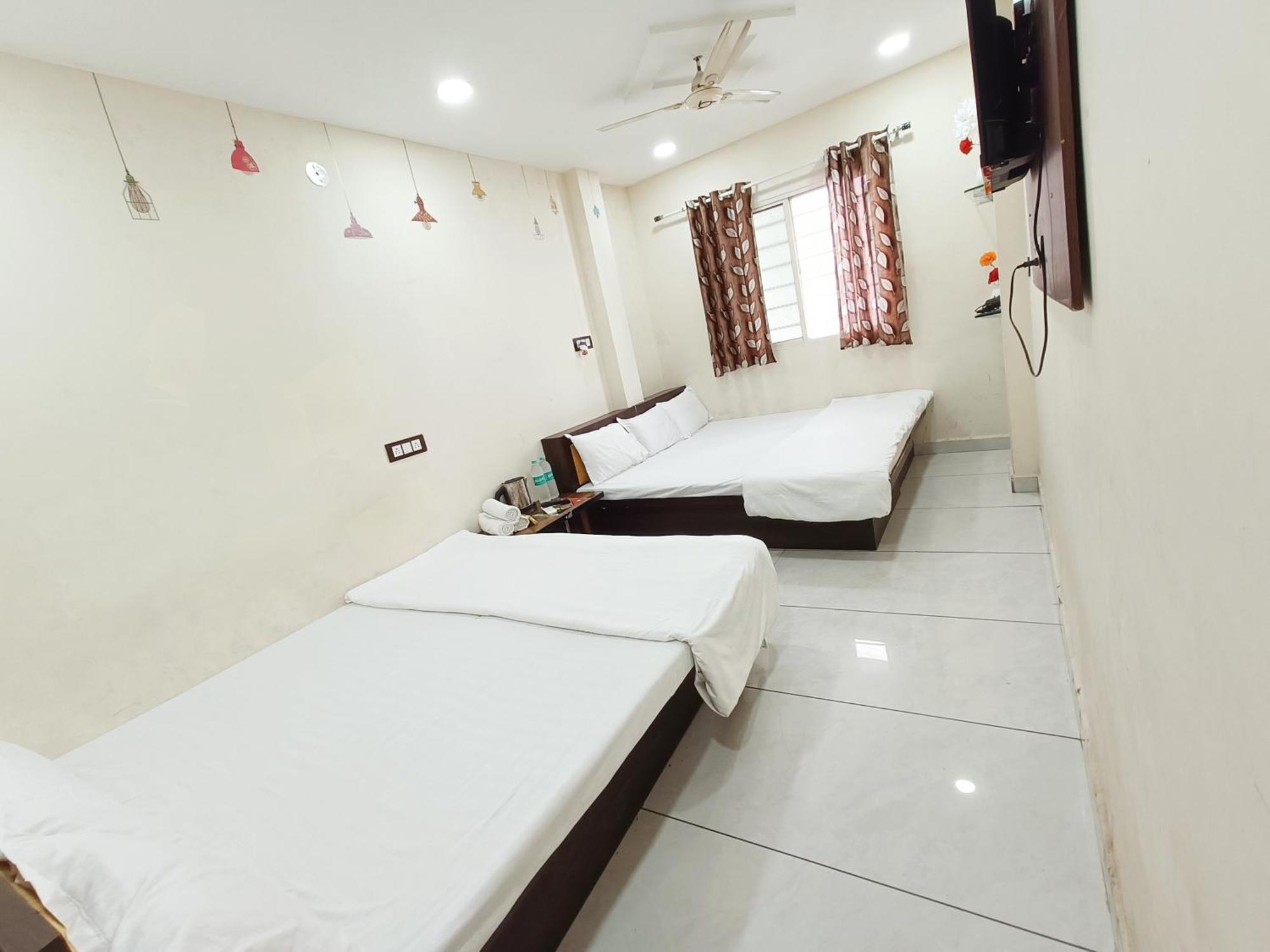 Fabhotel Shipra Ujjain Exteriör bild