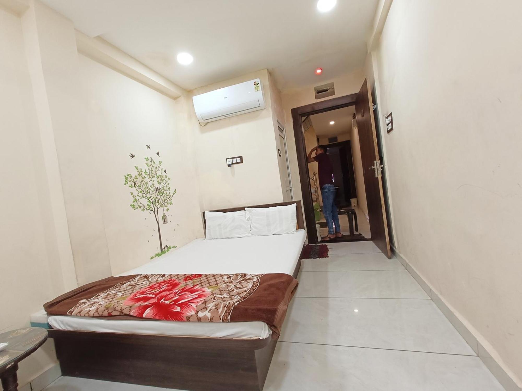 Fabhotel Shipra Ujjain Exteriör bild